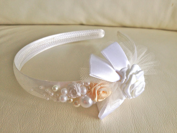 Hochzeit - Beautiful bridal headband, flower girl head piece, wedding hair accessories, wedding flowers and pearls, natural colors