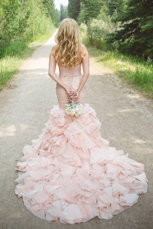 Mariage - Glamorous Mountain Wedding With A Blush Wedding Dress