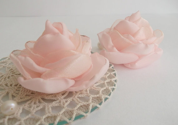 Mariage - Blush Coral Pink fabric Rose Flower in handmade, Bridal hair shoe dress accessory, Hair clip, Shoe clip, Bridesmaids, Flower girls Gift, Set