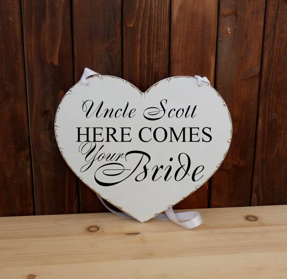 Mariage - Uncle here comes your Bride sign, Personalized Flower girl sign, wedding heart sign