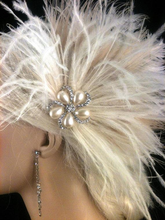 Свадьба - Ivory Bridal Fascinator, Feather Fascinator , Wedding Veil, Bridal Headpiece, Rhinestone Hair Clip, Classic Hollywood