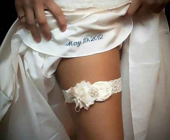 Свадьба - Vintage Bridal Garter, Wedding Garter Set, Lace Garter, Toss Garter included  Ivory with Rhinestones and Pearls  Custom Wedding colors