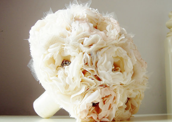 Свадьба - Fabric Bridal Bouquet, Brooch Bouquet,  Weddings, Vintage Wedding, Fabric Flower Bouquet, Ivory, Champagne