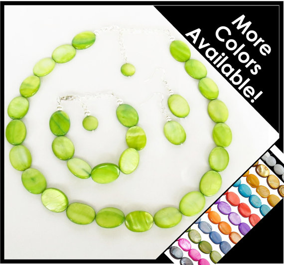 Свадьба - 3 Piece Set - Bridal Lime Green Mother of Pearl Jewelry - Necklace Bracelet & Earrings - Green Bridesmaid Jewelry - MANY COLORS AVAILABLE