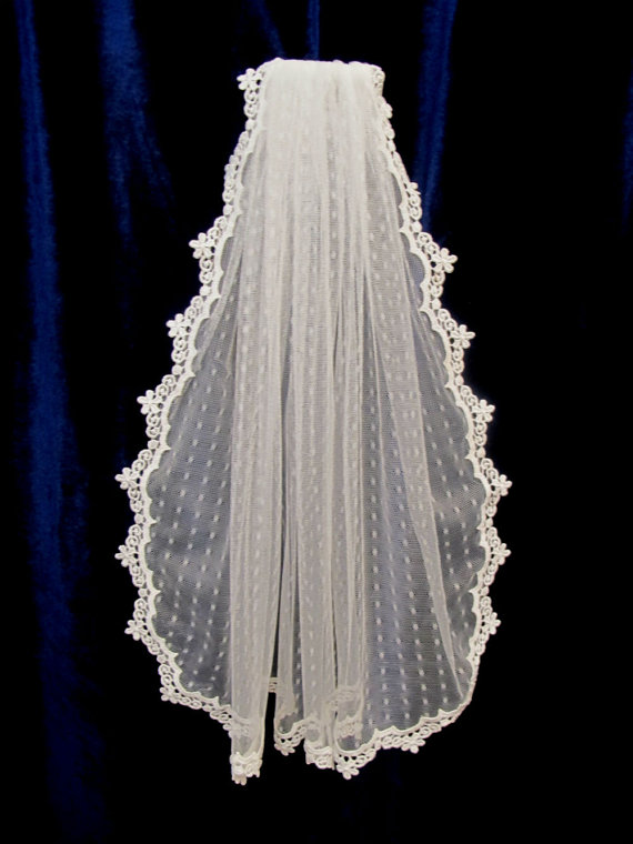 Mariage - Polka Dot Shoulder Length Wedding Veil Bridal Veils Scalloped Edge Ivory