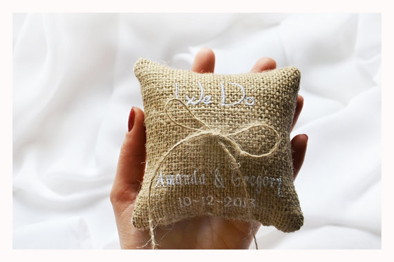 Mariage - Embroidered Burlap Wedding ring pillow , we do wedding pillow , ring pillow, ring bearer pillow with Custom embroidery (LR1)
