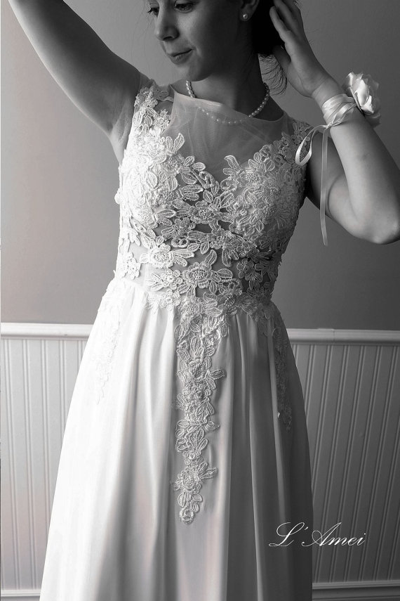 زفاف - Floor Length Ivoryor White Lace, Tulle and Chiffon Wedding Dress Gown.
