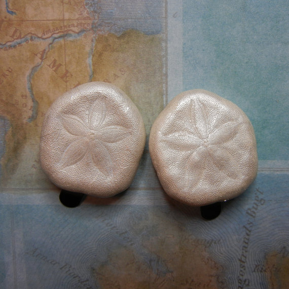 Mariage - Sand Dollar Shoe Clips - Pearly Sand Dollar