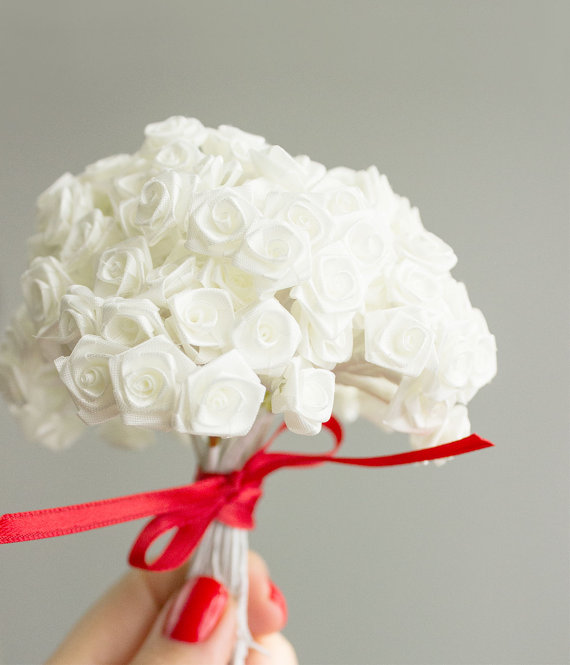 زفاف - 144 Ivory Miniature Satin Roses / 12 Dozen Flowers / Bridal / Floral Arrangements / Wedding Favors / Millinery / Wedding Decor