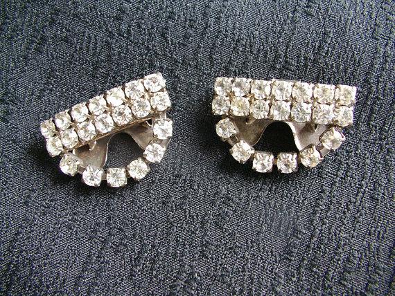 Hochzeit - sparkly RHINESTONE SHOE or DRESS Clips Rockabilly Wedding Accessories vintage 1950s