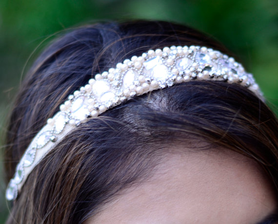 زفاف - Gorgeous Beaded Wedding Headband with Crystals White Beige Adjustable Bride Bridal Gatsby 1920s style HairBand Valentines Coachella
