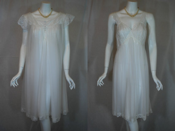 Wedding - 1960s Vanity Fair White Peignoir Set, 36, Medium, Large Nightgown Robe, Wedding
