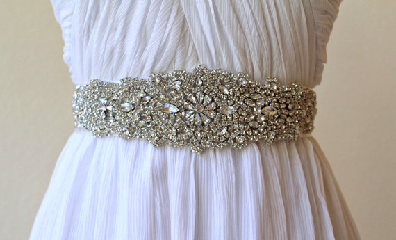 زفاف - Bridal beaded luxury crystal applique ribbon sash.  Wedding couture rhinestone belt.  VINTAGE CRYSTAL