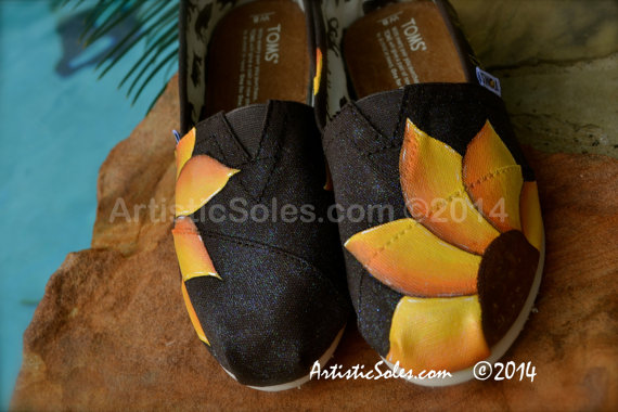 Свадьба - Sunflower Power Hand Painted TOMS Shoes - Chocolate Brown Canvas - Wedding Features