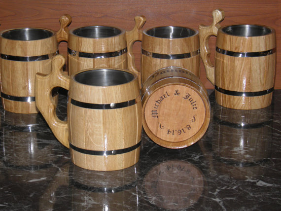 Свадьба - 6 Personalized Wooden Beer mug , 0,8 l (27oz) , natural wood, stainless steel inside,groomsmen gift