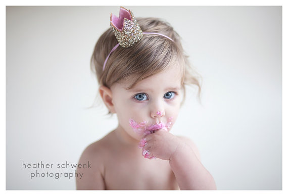 Hochzeit - Mini Glittery Crown Headband , baby, Birthday, cake smash, 1st birthday, baby girl birthday, birthday, bride, wedding, Bachelorette