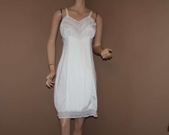 Mariage - Vintage Full Slip White Lots of Lace Size 36