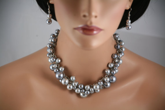 زفاف - Bridesmaids chunky necklace in pewter and silver gray with gray crystals.   Wedding jewelry,  Bridesmaids jewelry