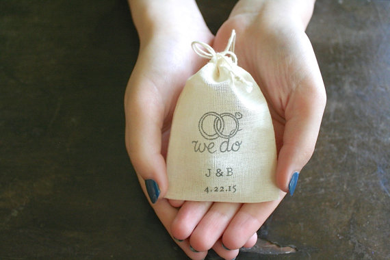 زفاف - Personalized wedding ring bag.  Ring pillow alternative, ring bearer accessory, ring warming ceremony.  We Do motif with initials and date.
