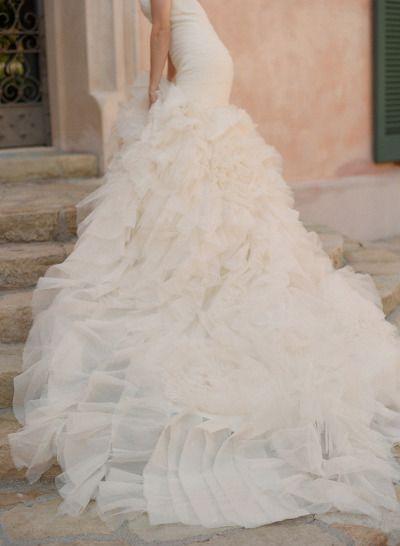 Свадьба - Princess-Worthy Wedding Dress Trains