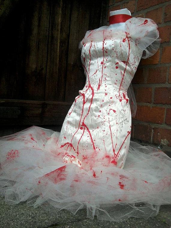 Mariage - sensational SALE half price ZOMBIE BRIDE wedding dress costume halloween 80s 1980s blood splattered corpse off white wedding dress us 0 - 2