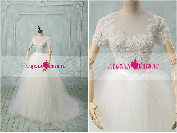 Mariage - RW391 Lace Wedding Dress with Beading Ball Gown Bridal Dress with Short Sleeve Long Bridal Gown with Pearls Church Wedding Gown with Zipper