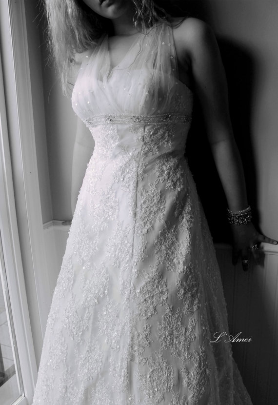 زفاف - Anzhuliya-Beaded Lace Art Deco 1930s Inspired Sleeveless  Bridal Gown Wedding Dress with Tulle Slip, Long French Lace Train, Low V Neck.