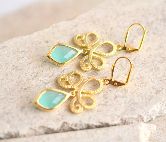 Mariage - Aqua Dangle Earrings in Gold. Aqua Drop Earrings. Wedding Jewelry. Bridesmaids Gift.  Glass. Dangle. Drop.