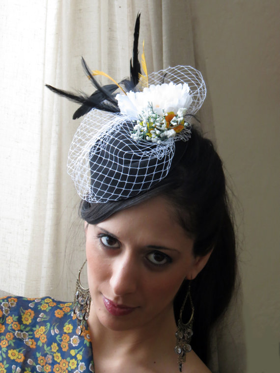 Hochzeit - Black fascinator felt tiara wedding hat with white veil WINTERLICIOUS BLACK