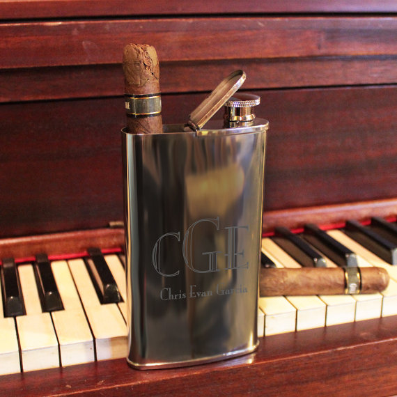 Hochzeit - 4 Custom Designs MONOGRAMMED Flask and Cigar Holder Combo - Free Personalization Groomsmen & Bestman Gift for Him