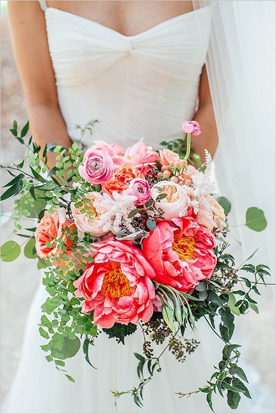Mariage - Beautiful Bountiful Wedding Bouquets With Peonies