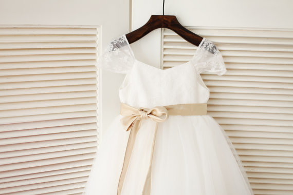 Свадьба - Tulle Lace Cap Sleeves Flower Girl Dress/Champagne Bow Sash Children Toddler Party Dress for Wedding Junior Bridesmaid Dress