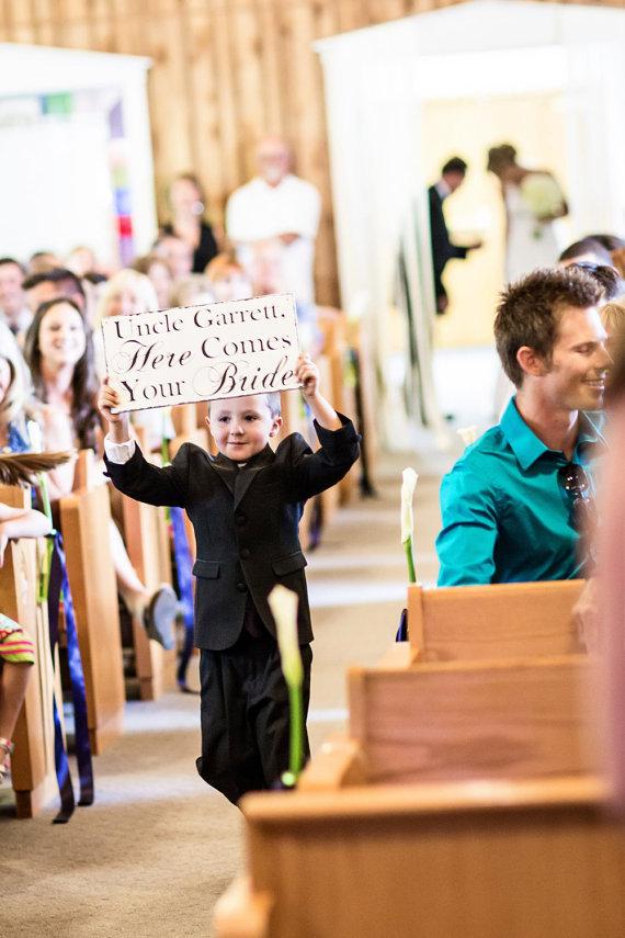 زفاف - Uncle Here comes your Bride sign..Ring Bearer Signs,Flower girl sign,photo prop sign:)Wedding Signs