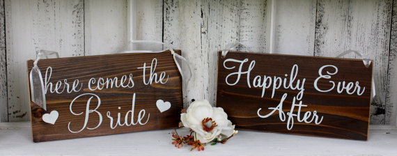 Mariage - REVERSIBLE Here comes the Bride / Happily Ever After  5 1/2 x 11  Rustic Wedding Signs