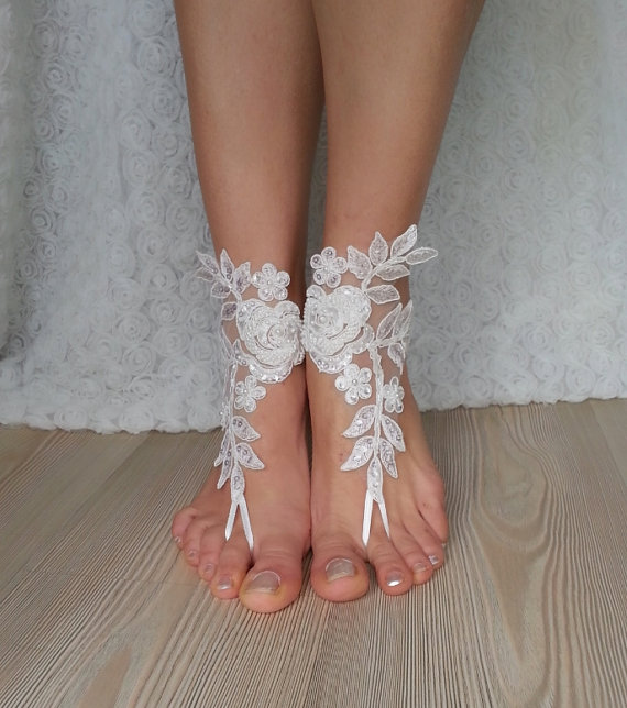 زفاف - ivory Barefoot , french lace sandals, wedding anklet, Beach wedding barefoot sandals, embroidered sandals.