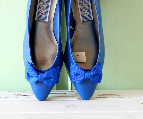 Wedding - 1980s BLUE BOW Heels..size 8 womens...1980s. wedding. blue heels. shoes. pumps. fancy. party. mod. retro. glam. twiggy. bride. party heels