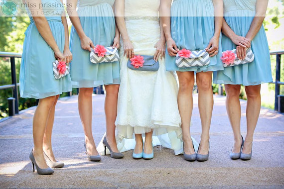 زفاف - Bridesmaid Clutches, Wedding Clutch Purse Set of 4, Gray Chevron and Coral Flower Bow, CHOOSE COLORS