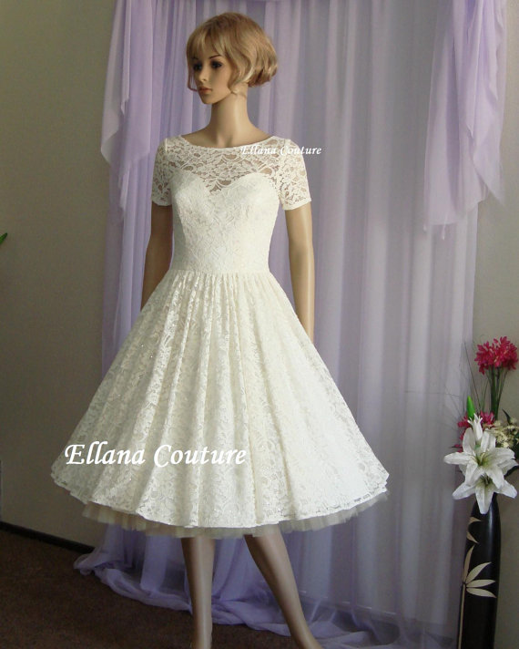 Hochzeit - Plus Size. Eve - Vintage Style Lace Wedding Dress.