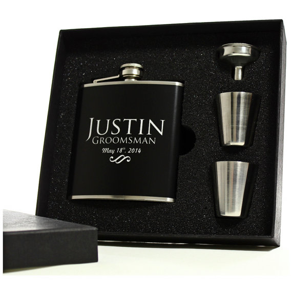زفاف - Groomsmen Gift - Set of 5 - Black Gift Boxed Flask Sets with Shot Glasses and Funnels