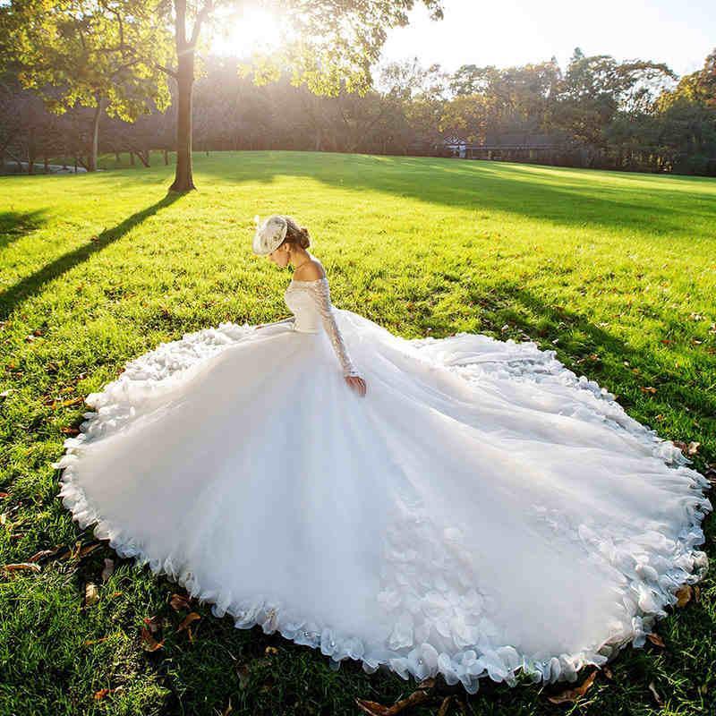 Mariage - A Line 2015 Wedding Dresses Designer Bateau Backless Plus Size Beach Vintage Wedding Dresses 2015 Spring Bridal Gowns New Arrival Online with $168.22/Piece on Hjklp88's Store 