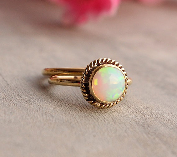 Mariage - Gold Opal ring - Opal Ring - Engagement ring - Wedding ring - Artisan ring - October birthstone - Bezel ring - Gift for her