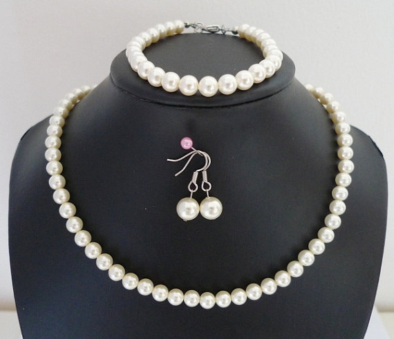 Mariage - Bridal Pearl Jewelry Set: Swarovski Pearls Single Strand Necklace, Bracelet and Earrings - Pure