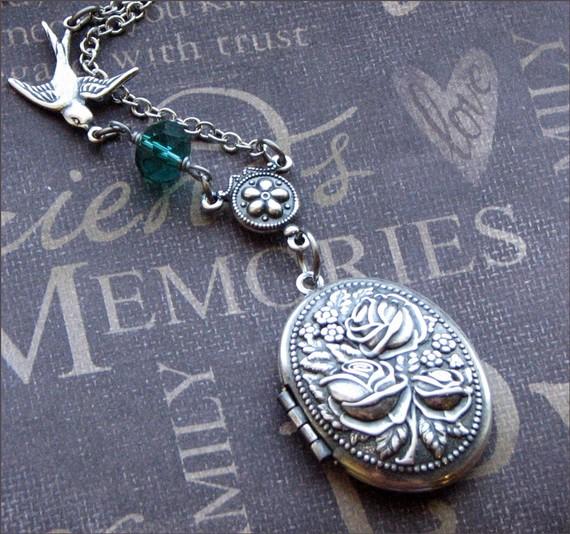 Свадьба - Silver Locket Necklace - Enchanted Rose Garden - Jewelry by TheEnchantedLocket - ROMANTIC Birthday Wedding Anniversary Gift