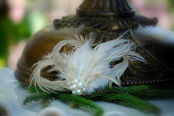 Свадьба - Bride Champagne & Ivory Fascinator Comb. Classy Stylish Bridal Wedding Hair Clip. Shabby Chic Statement Spring Pantone. Bridal Bride Couture
