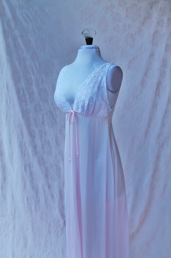 Hochzeit - 1970's Barely Pink Long and Elegant Lingerie Gown  size Medium 6/8