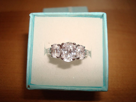 زفاف - Oval Cut White Sapphire Three Gemstone 925 Sterling Silver Engagement Ring Size 5
