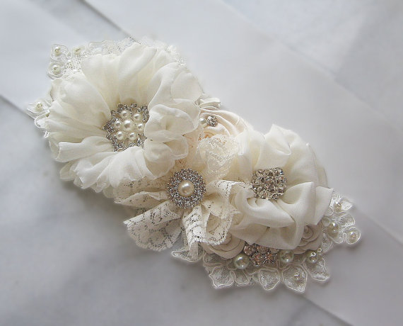 زفاف - Ivory Bridal Sash, Cream Wedding Belt, Flower Sash, Pearls and Crystals - BASHFUL