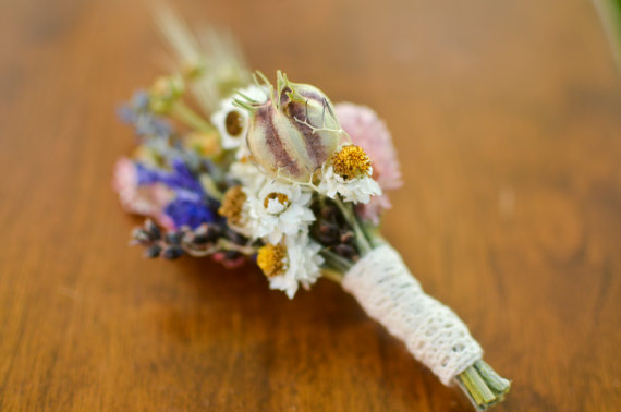 Mariage - Spring wildflower boutonniere, spring boutonniere, lavender boutonniere,  spring wedding, summer wedding, summer bouutonniere, wildflowers