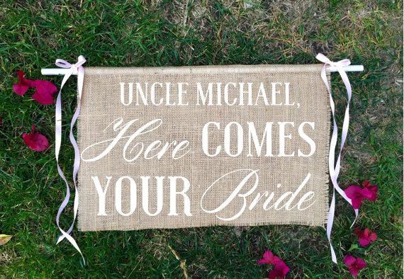 Hochzeit - Here comes your bride, custom burlap ceremony sign