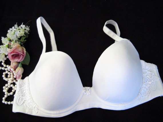 زفاف - Olga 1960's Vintage Bra, White, Appliqued Lace, Smooth Padded Cups, Underwire, Size 38B
